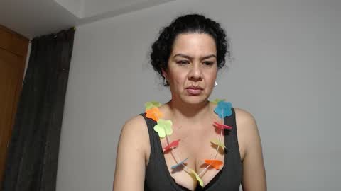 Snapshot of sharickleon11 chatting on 10/16/25, 12:44 sharickleon11 online show from 10/16/25, 12:44