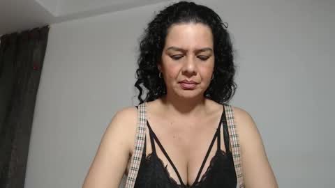 Snapshot of sharickleon11 chatting on 11/07/25, 01:05 sharickleon11 online show from 11/07/25, 01:05