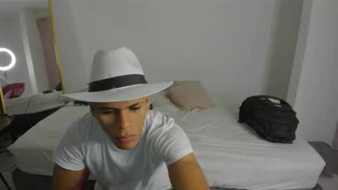 shark_boy21 online show from 02/14/26, 03:47