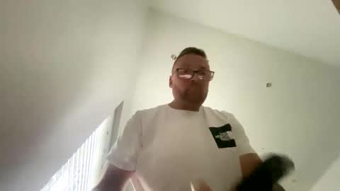 Snapshot of sharksboy16 chatting on 12/07/24, 10:01 Sharksboy online show from 12/07/24, 10:01