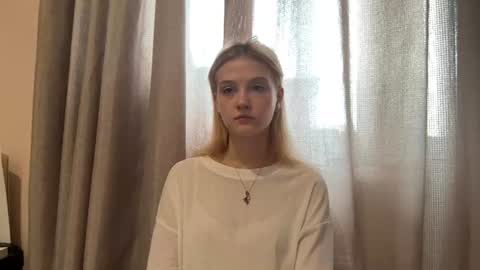 Snapshot of sharlabreeman chatting on 08/06/26, 07:43 Anne online show from 08/06/26, 07:43