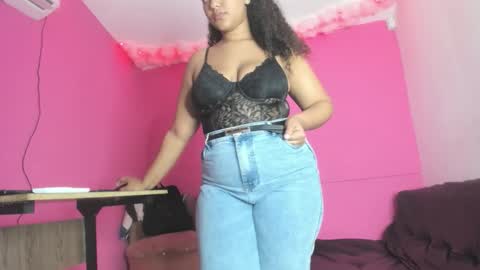 Sharlot online show from 11/18/25, 11:58