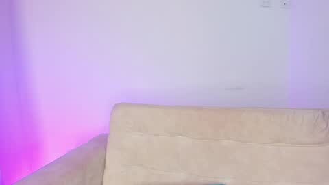 Hi fiends ---- I usually start online from Monday to Friday from 1000 am Saturdays and Sundays at 600 am Colombia time online show from 02/14/25, 06:19