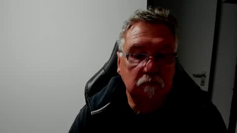 Snapshot of sharlots_pet chatting on 04/21/26, 08:31 sharlots_pet online show from 04/21/26, 08:31