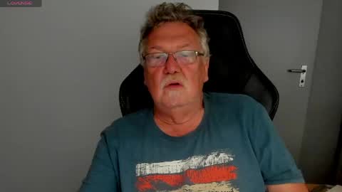 Snapshot of sharlots_pet chatting on 05/23/26, 10:36 sharlots_pet online show from 05/23/26, 10:36