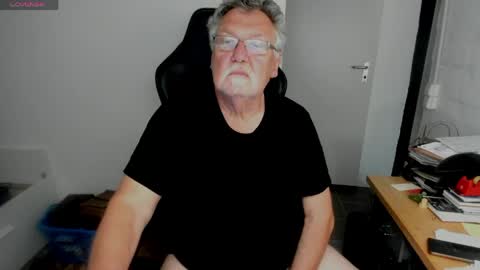 Snapshot of sharlots_pet chatting on 05/24/26, 01:27 sharlots_pet online show from 05/24/26, 01:27