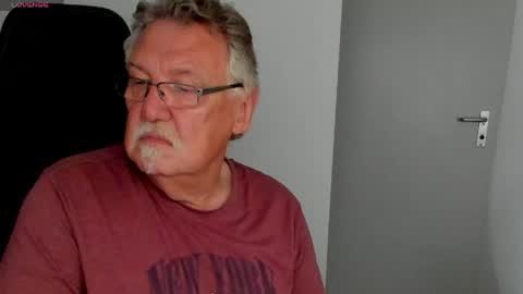 Snapshot of sharlots_pet chatting on 06/01/26, 03:14 sharlots_pet online show from 06/01/26, 03:14