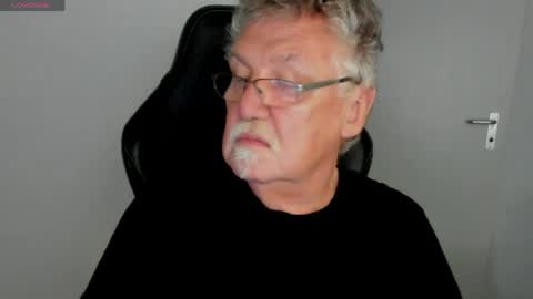 Snapshot of sharlots_pet chatting on 06/02/26, 12:40 sharlots_pet online show from 06/02/26, 12:40