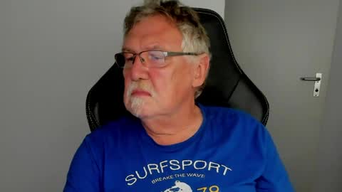 Snapshot of sharlots_pet chatting on 06/05/26, 06:24 sharlots_pet online show from 06/05/26, 06:24