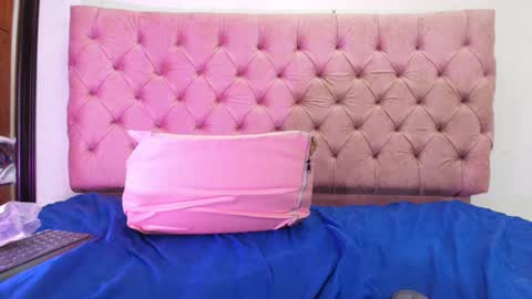 Snapshot of sharlott_kiss chatting on 12/30/24, 06:05 Sharlott online show from 12/30/24, 06:05