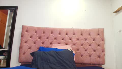 Snapshot of sharlott_kiss chatting on 12/31/24, 12:15 Sharlott online show from 12/31/24, 12:15