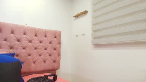 Snapshot of sharlott_kiss chatting on 01/05/25, 11:59 Sharlott online show from 01/05/25, 11:59