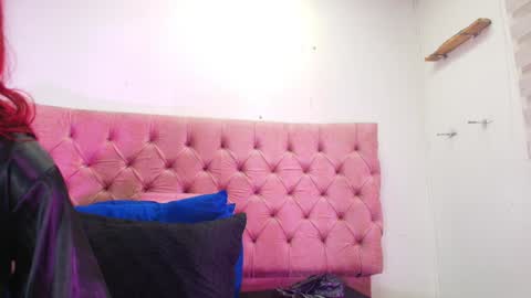 Snapshot of sharlott_kiss chatting on 01/06/25, 12:02 Sharlott online show from 01/06/25, 12:02