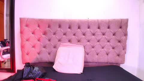 Snapshot of sharlott_kiss chatting on 01/31/25, 11:56 Sharlott online show from 01/31/25, 11:56