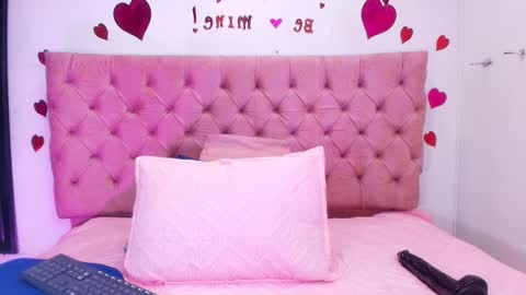 Snapshot of sharlott_kiss chatting on 02/18/25, 11:55 Sharlott online show from 02/18/25, 11:55