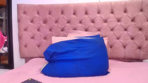 Snapshot of sharlott_kiss chatting on 02/24/25, 12:05 Sharlott online show from 02/24/25, 12:05