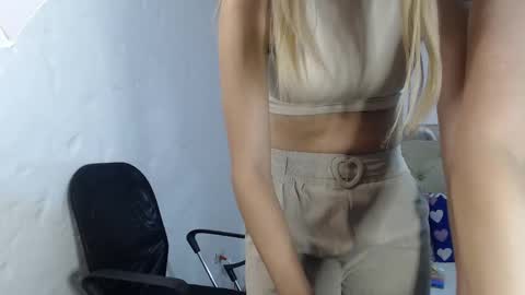 Snapshot of sharlotte__jones chatting on 02/04/25, 03:15 Sara online show from 02/04/25, 03:15