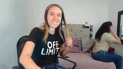 Snapshot of sharlotte__jones chatting on 02/19/25, 02:23 Sara online show from 02/19/25, 02:23