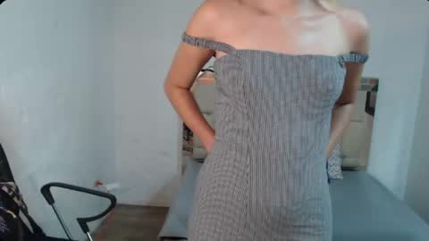 Snapshot of sharlotte__jones chatting on 03/11/25, 01:23 Sara online show from 03/11/25, 01:23