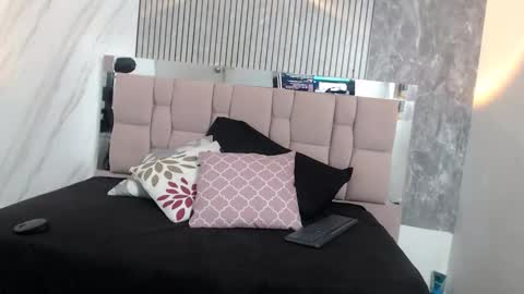 Snapshot of sharlotte__jones chatting on 11/09/25, 12:14 Sara online show from 11/09/25, 12:14