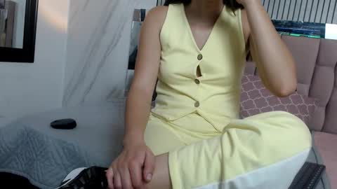 Snapshot of sharlotte__jones chatting on 01/19/26, 01:59 Sara online show from 01/19/26, 01:59