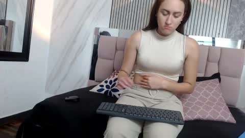 Snapshot of sharlotte__jones chatting on 02/03/26, 12:10 Sara online show from 02/03/26, 12:10