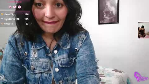 Snapshot of sharol_scarlett chatting on 01/15/25, 03:00 paola online show from 01/15/25, 03:00