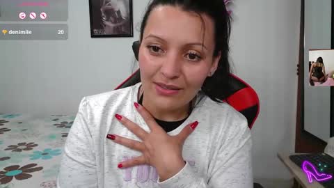 Snapshot of sharol_scarlett chatting on 01/18/25, 01:52 paola online show from 01/18/25, 01:52