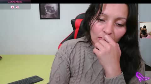 Snapshot of sharol_scarlett chatting on 01/24/25, 12:31 paola online show from 01/24/25, 12:31