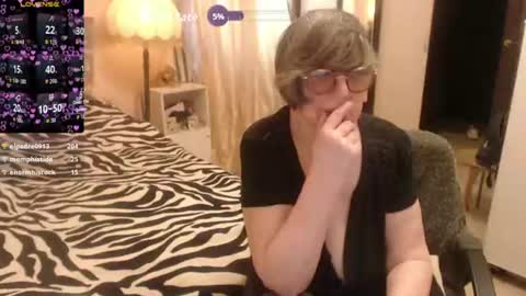 Snapshot of sharon_amore chatting on 06/19/26, 09:13 Helena online show from 06/19/26, 09:13