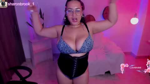 Snapshot of sharon_brook chatting on 11/13/25, 05:28 sharon_brook online show from 11/13/25, 05:28