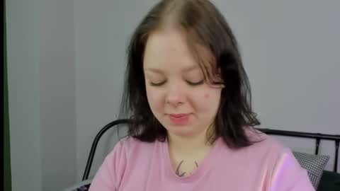 Snapshot of sharon_coxxx chatting on 05/19/26, 05:25 Sharon online show from 05/19/26, 05:25