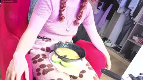Snapshot of sharonblack_ chatting on 04/18/26, 03:05 kitsune online show from 04/18/26, 03:05