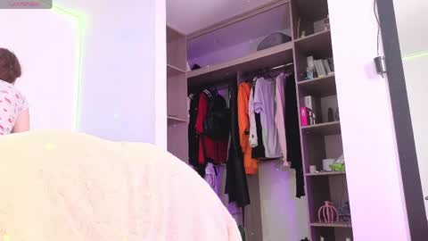 Snapshot of sharonblack_ chatting on 04/23/26, 11:09 kitsune online show from 04/23/26, 11:09