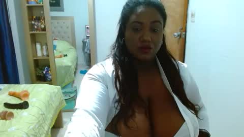 Snapshot of sharonevans1 chatting on 11/22/25, 04:11 sharonevans1 online show from 11/22/25, 04:11