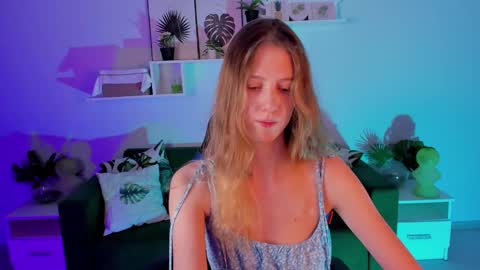 Snapshot of sharonevansi chatting on 02/08/25, 02:49 Sharon online show from 02/08/25, 02:49