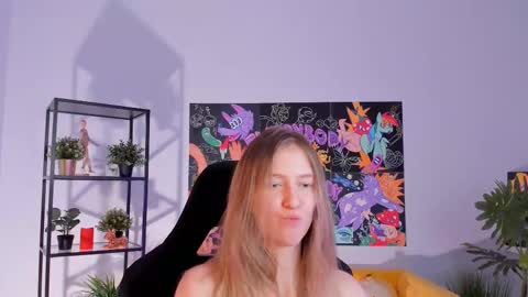 Snapshot of sharonevansi chatting on 02/13/25, 05:01 Sharon online show from 02/13/25, 05:01