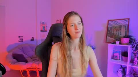 Snapshot of sharonevansi chatting on 02/14/25, 07:12 Sharon online show from 02/14/25, 07:12