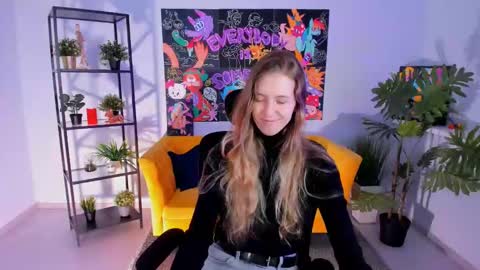 Snapshot of sharonevansi chatting on 02/16/25, 12:43 Sharon online show from 02/16/25, 12:43