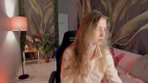 Snapshot of sharonevansi chatting on 12/14/25, 11:48 Sharon online show from 12/14/25, 11:48