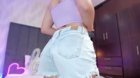 Snapshot of sharonn___ chatting on 02/11/25, 04:01 Sharon online show from 02/11/25, 04:01