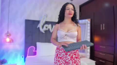 Snapshot of sharonn___ chatting on 02/17/25, 03:25 Sharon online show from 02/17/25, 03:25