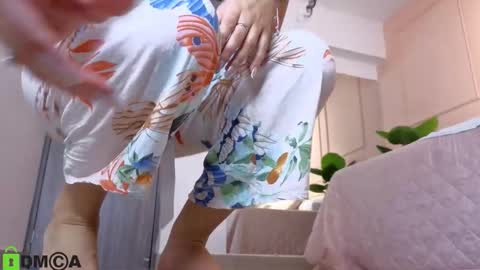 Snapshot of sharonn___ chatting on 09/27/25, 04:17 Sharon online show from 09/27/25, 04:17