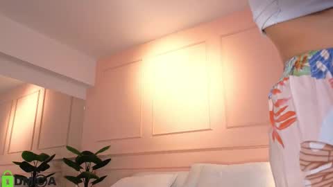 Snapshot of sharonn___ chatting on 10/11/25, 04:22 Sharon online show from 10/11/25, 04:22