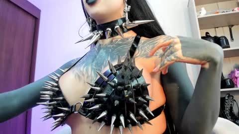 Snapshot of sharpay_evans chatting on 01/18/25, 05:48 Antonia online show from 01/18/25, 05:48