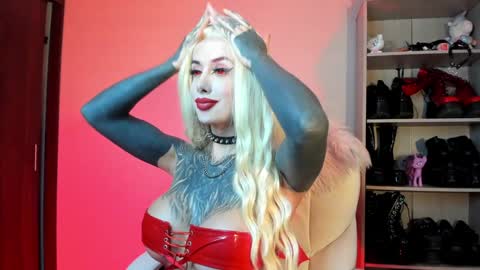 Snapshot of sharpay_evans chatting on 01/21/25, 12:18 Antonia online show from 01/21/25, 12:18