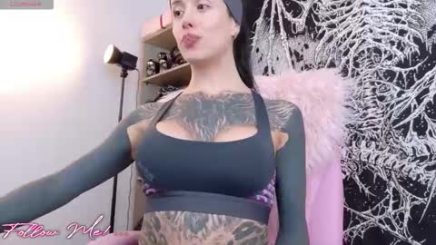 Snapshot of sharpay_evans chatting on 03/26/26, 06:13 Antonia online show from 03/26/26, 06:13