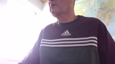 Snapshot of sharpshoder chatting on 09/15/25, 10:37 Peter online show from 09/15/25, 10:37