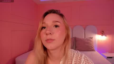 Snapshot of shatall_rouge chatting on 05/31/26, 11:39 Shantall online show from 05/31/26, 11:39