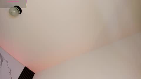 Snapshot of shaunadream_ chatting on 02/19/26, 04:41 Shauna online show from 02/19/26, 04:41